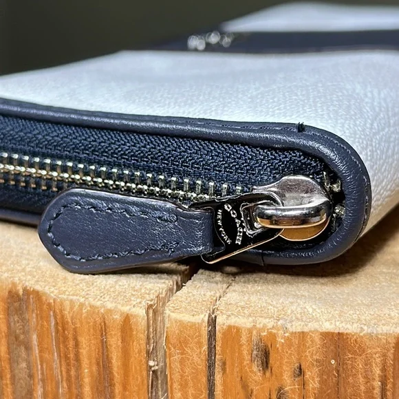 COACH Accordion Zip Wallet In Signature Canvas - Picture 6 of 16